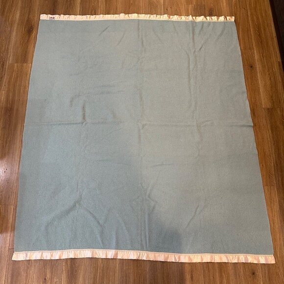 Vintage Wool Blanket Mid Century Chatham USA Green Beige 72 x 83 Bedspread - Picture 2 of 8